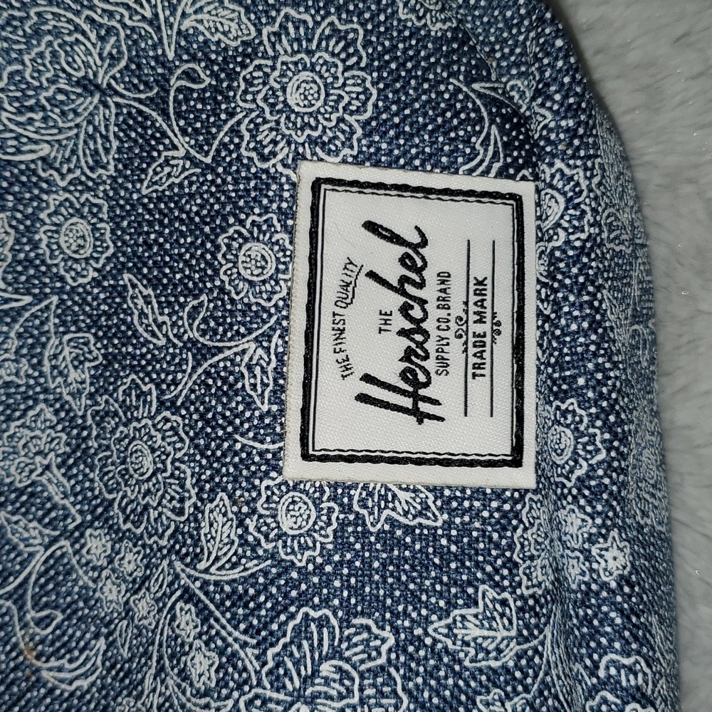NWT Herschel Supply Co. The Fifteen Hip Sack - Picture 7 of 12